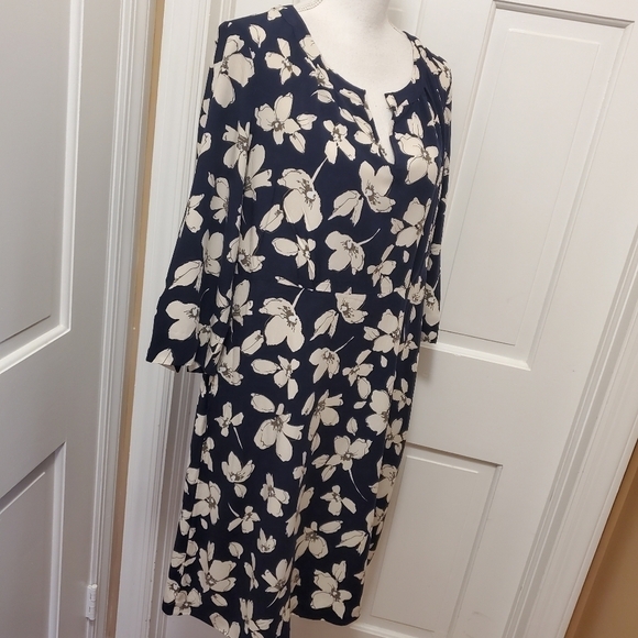 J.Jill Navy Floral A-Line Dress, pockets, 3/4 sleeve, rayon size Medium - Picture 5 of 10